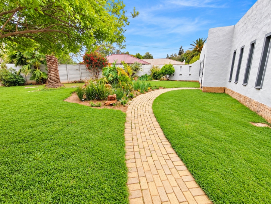 5 Bedroom Property for Sale in Meyerhof Free State